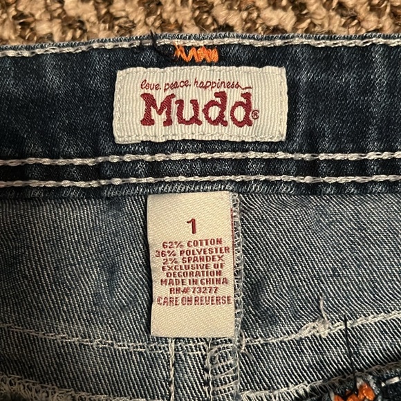 Super cute Mudd shorts - Picture 3 of 3